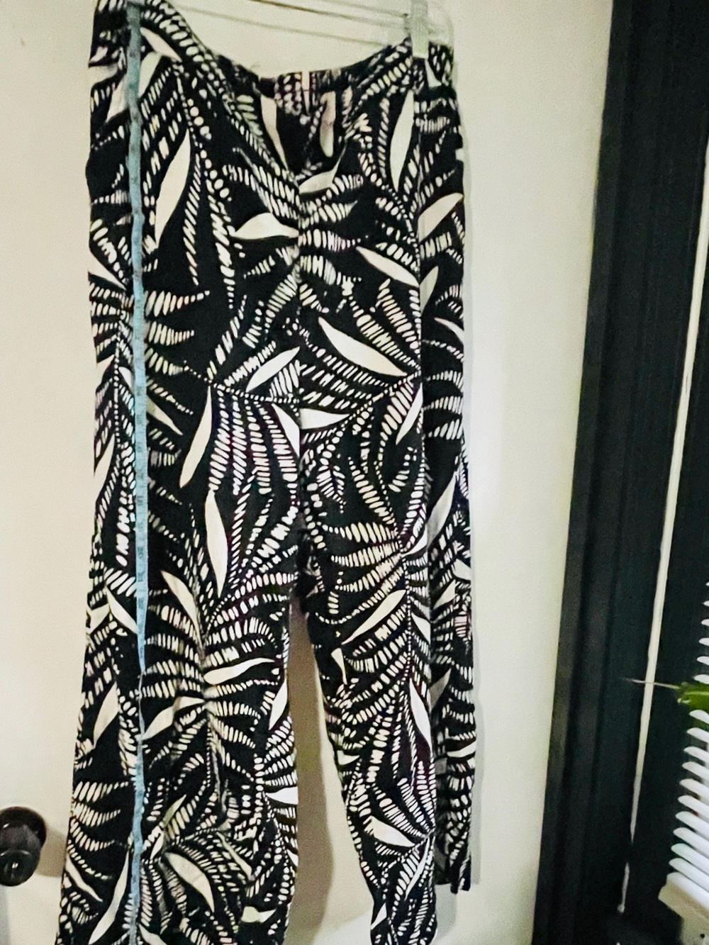 Black & White Leaf-Print Wide Leg Pants - Womens